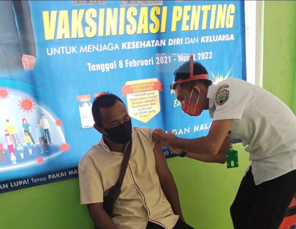 Sejumlah Pelayan Publik Di Kecamatan Maurole Terima Vaksin Sinovac Tahap Dua